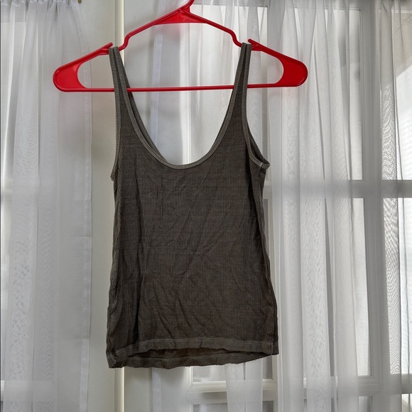 2 AEO Tank Tops - Picture 3 of 8